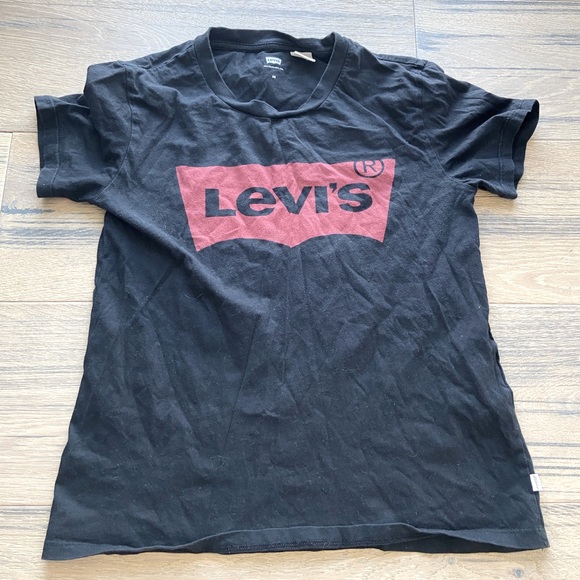 Levi’s Tee - Picture 1 of 2